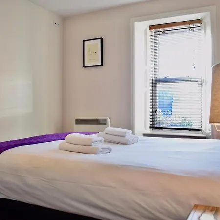 Modern 2 Bedroom Flat Above Family Run Pub * Dublín