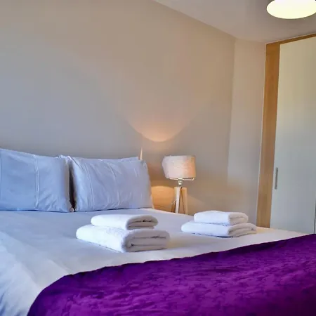 Modern 2 Bedroom Flat Above Family Run Pub Dublin