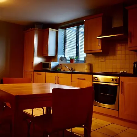 Apartment Modern 2 Bedroom Flat Above Family Run Pub *
