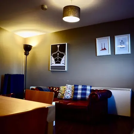 Daire Modern 2 Bedroom Flat Above Family Run Pub *